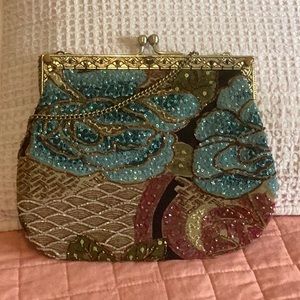 Beautiful vintage shoulder bag sequins/beaded metal clasp and chain great shape